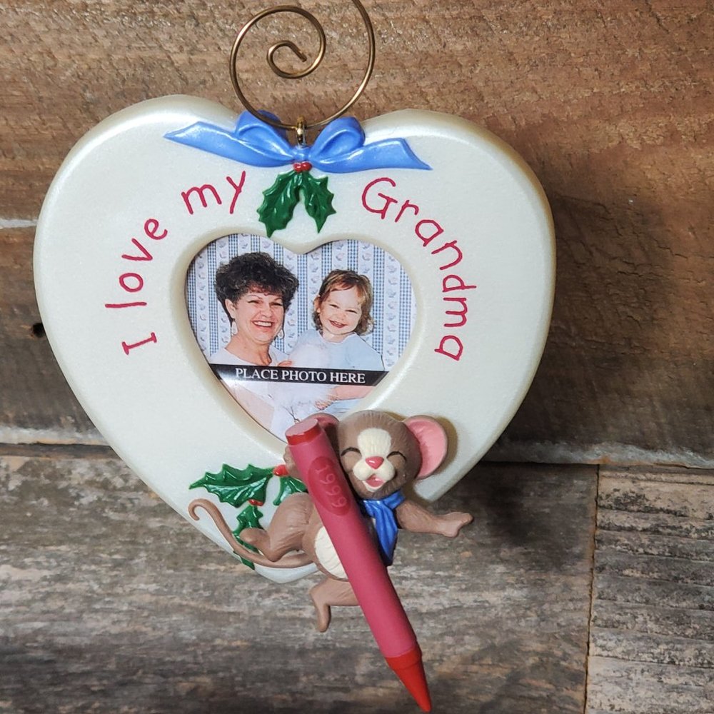 1999 Hallmark Keepsake Ornament Heart-Shaped Picture Holder "I Love My Grandma" - Picture 5 of 6